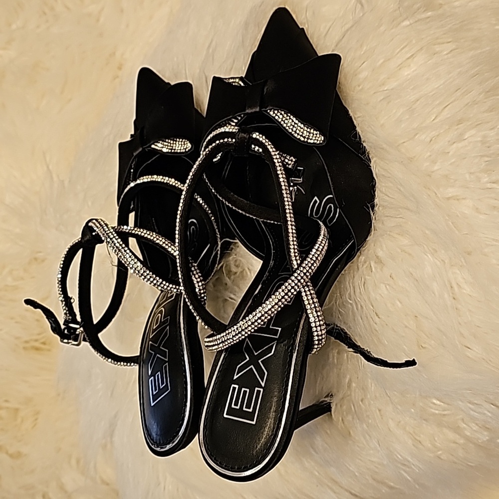 Black Slingback Heels - Picture 6 of 9